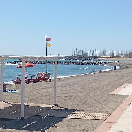 Appartamento 50 Mt Dal Mare Lido di Ostia Bagian luar foto