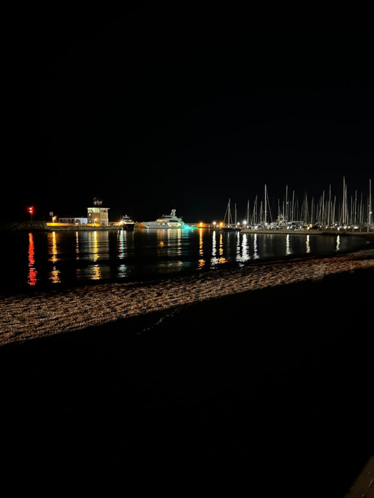 Appartamento 50 Mt Dal Mare Lido di Ostia Bagian luar foto