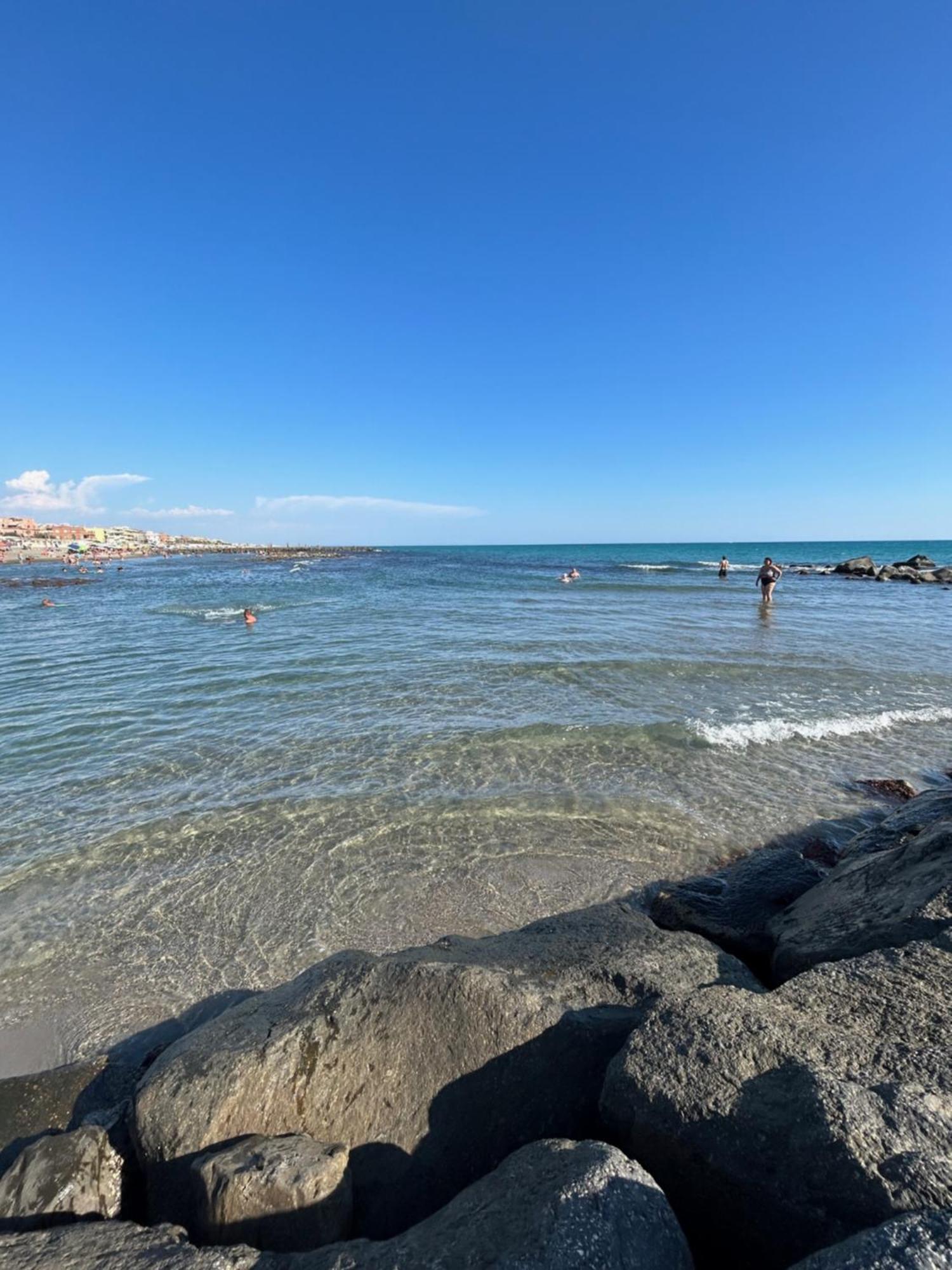 Appartamento 50 Mt Dal Mare Lido di Ostia Bagian luar foto